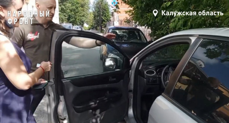 Калужский Росреестр передал два автомобиля для перевозки гуманитарной помощи в труднодоступные районы страны. Калужский Росреестр передал два автомобиля для перевозки гуманитарной помощи в труднодоступные районы страны.